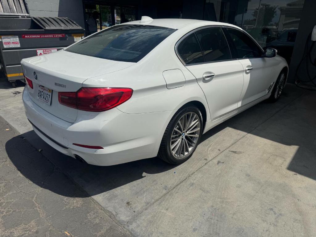 2018 BMW 5 Series Image 3