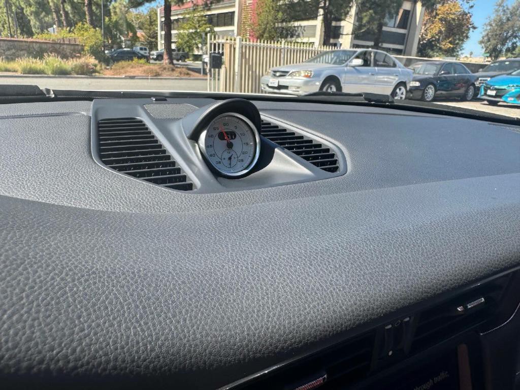 2012 Porsche 911 Image 15