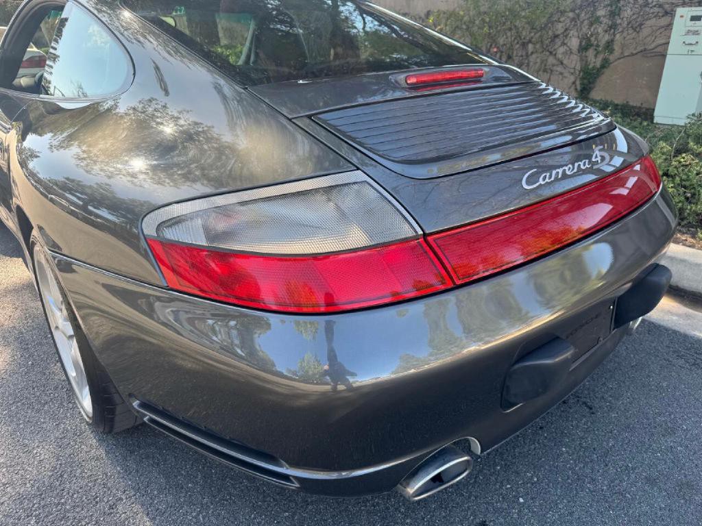 2003 Porsche 911 Image 11