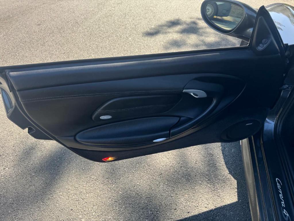 2003 Porsche 911 Image 12