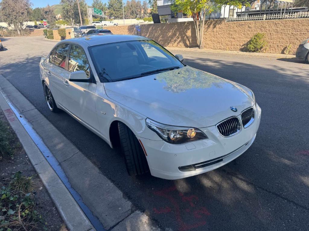 2010 BMW 5 Series Image 2