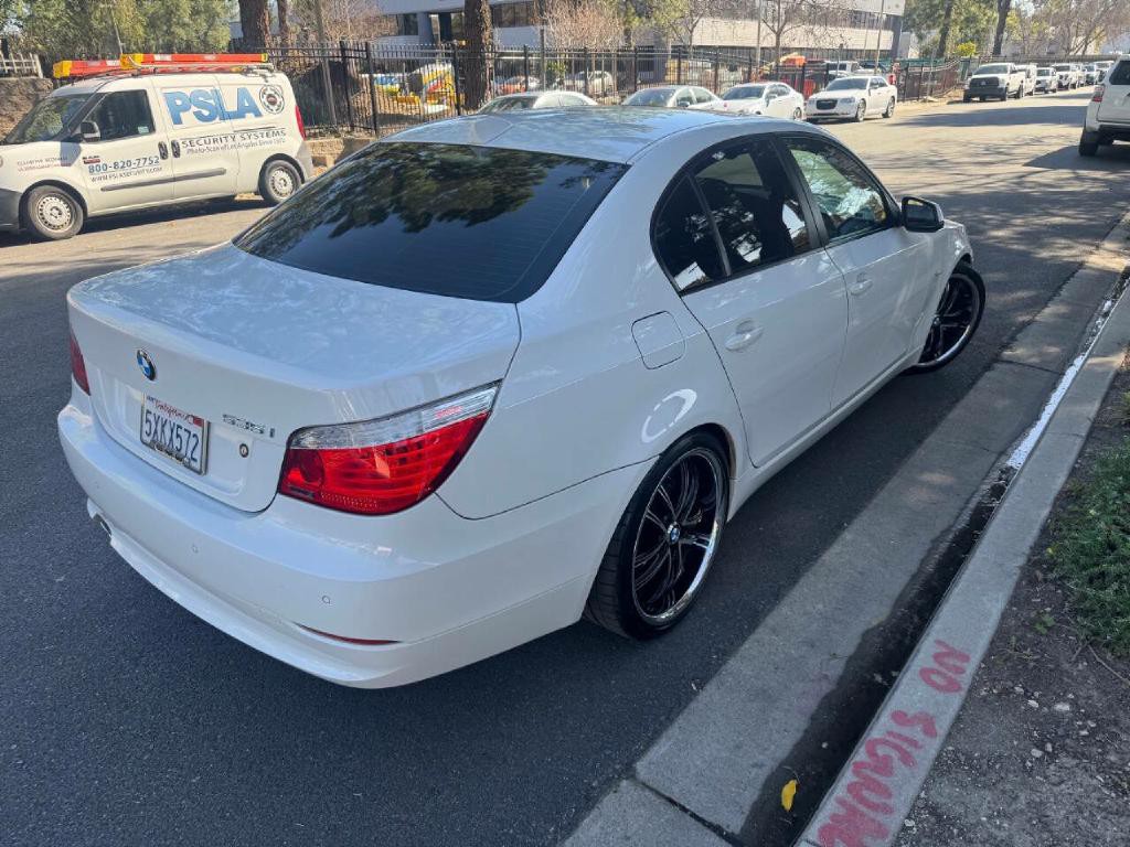 2010 BMW 5 Series Image 3