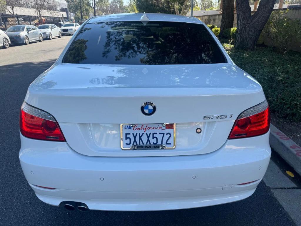 2010 BMW 5 Series Image 9