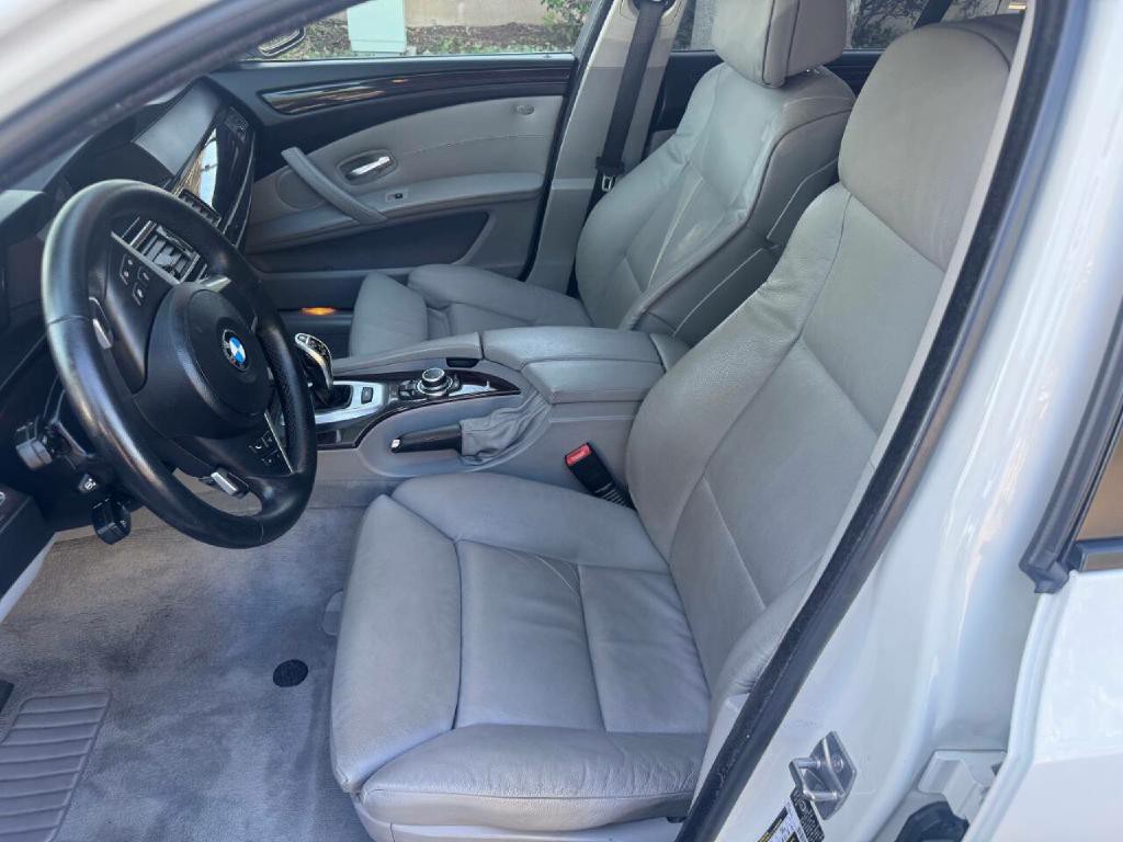 2010 BMW 5 Series Image 11