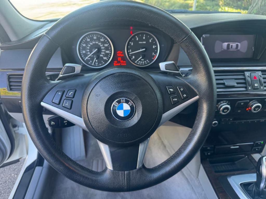 2010 BMW 5 Series Image 13