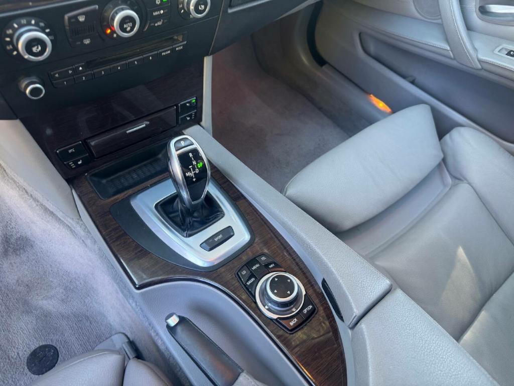 2010 BMW 5 Series Image 15