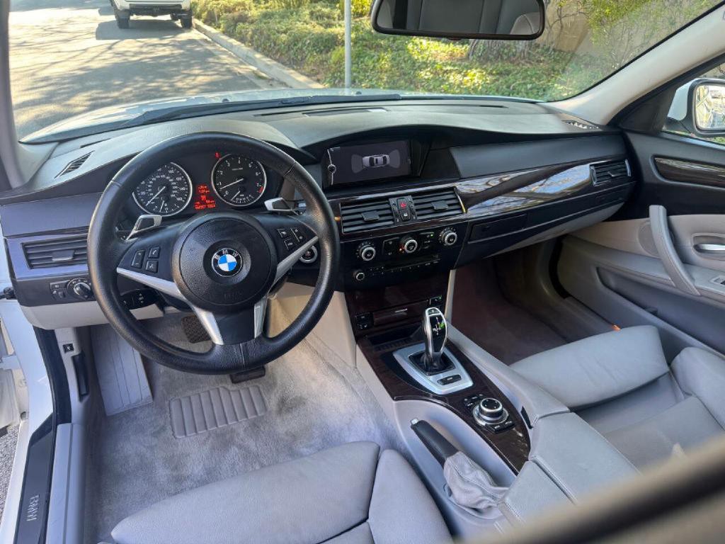 2010 BMW 5 Series Image 17