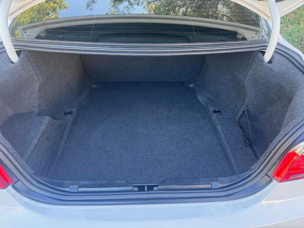 2010 BMW 5 Series Image 18