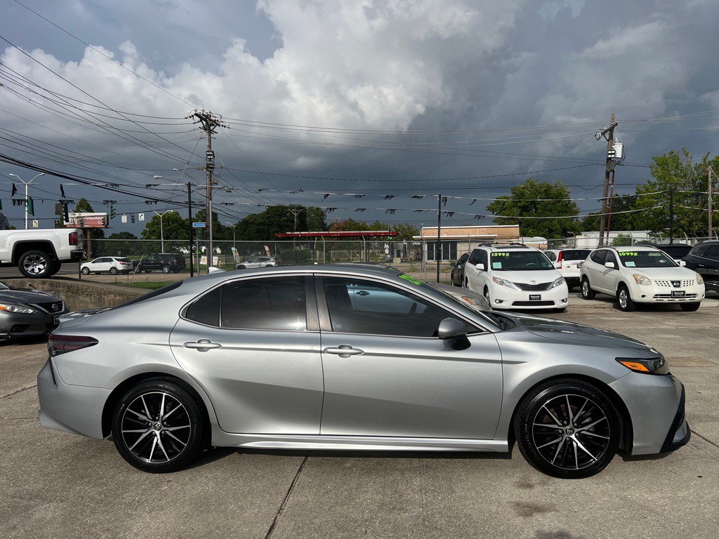 2021 Toyota Camry Image 2