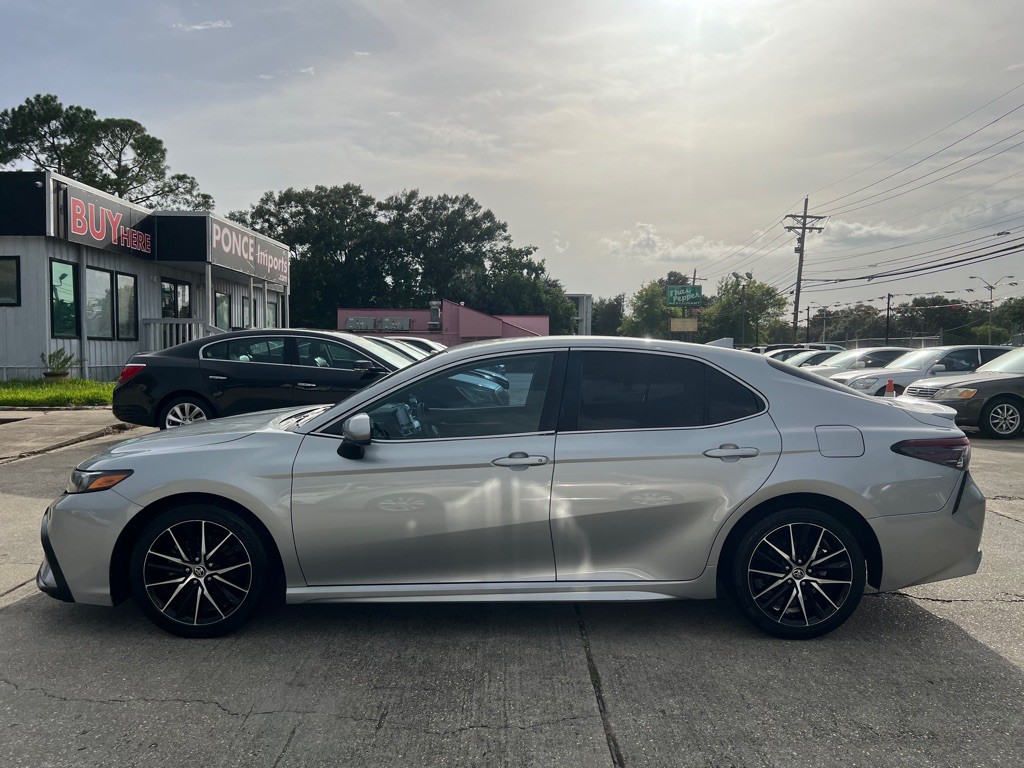 2021 Toyota Camry Image 3
