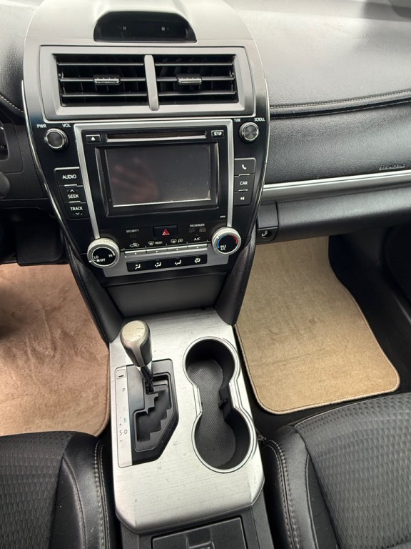 2012 Toyota Camry Image 8