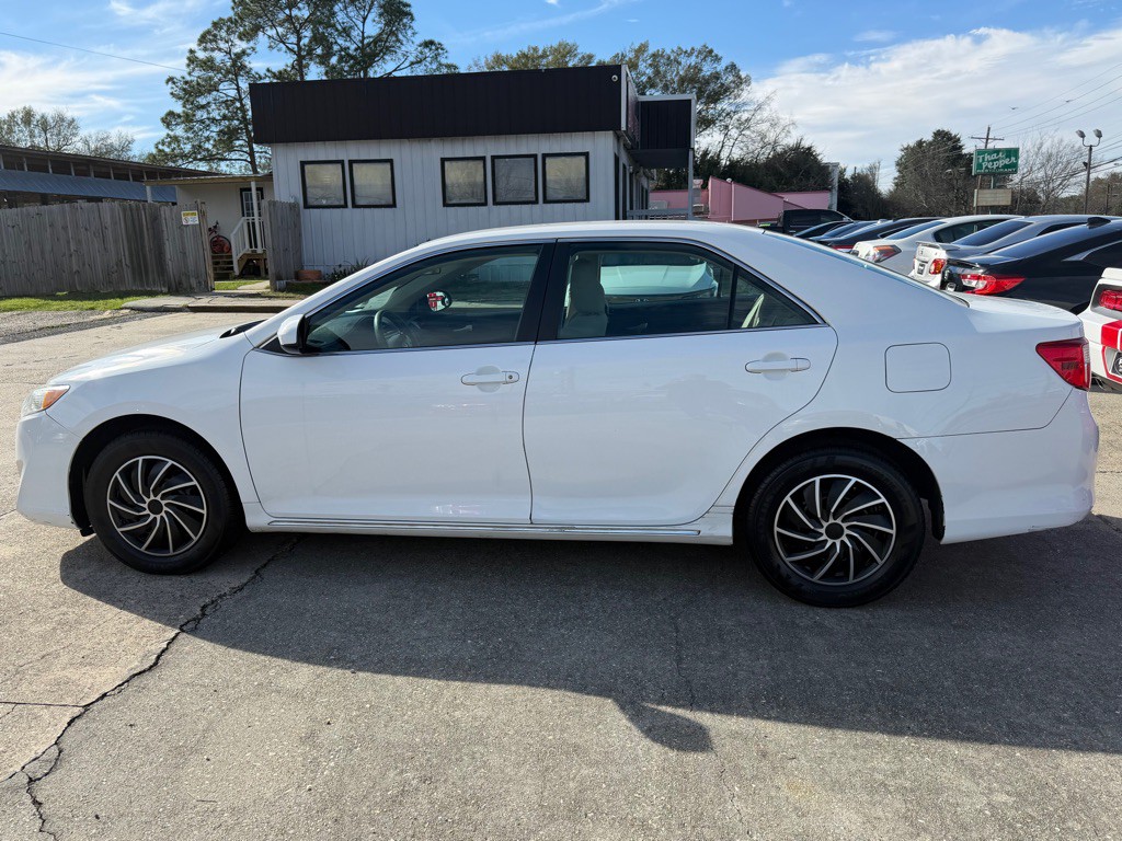 2014 Toyota Camry Image 5