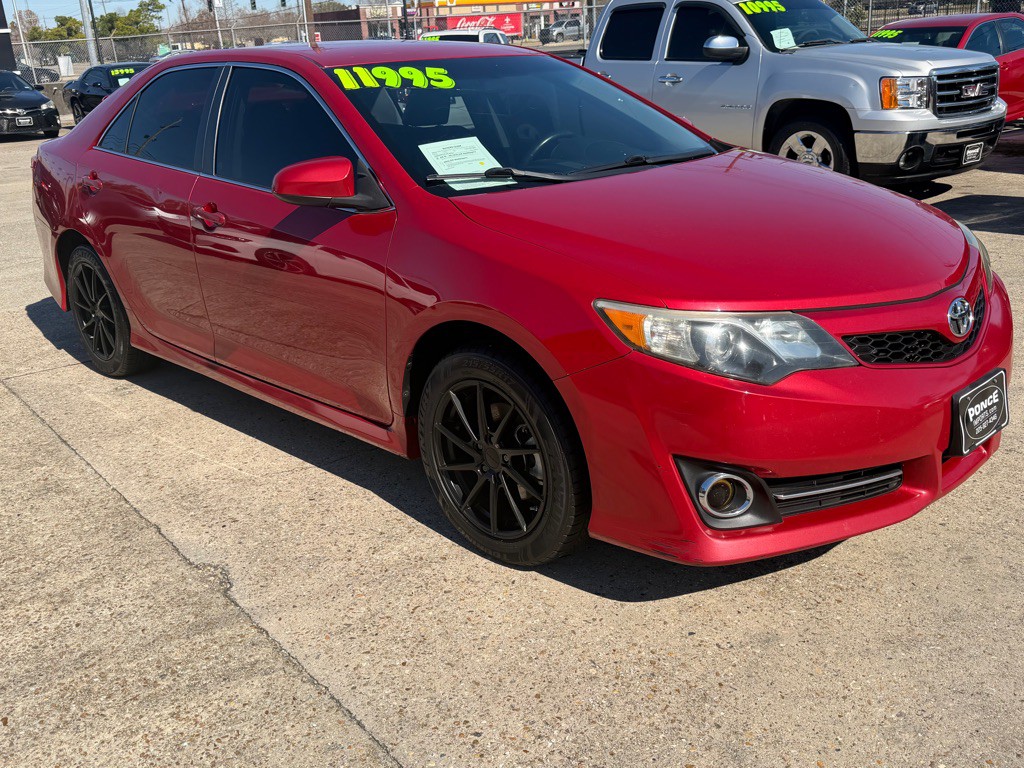 2014 Toyota Camry Image 2