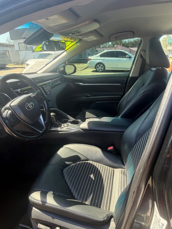 2019 Toyota Camry Image 8