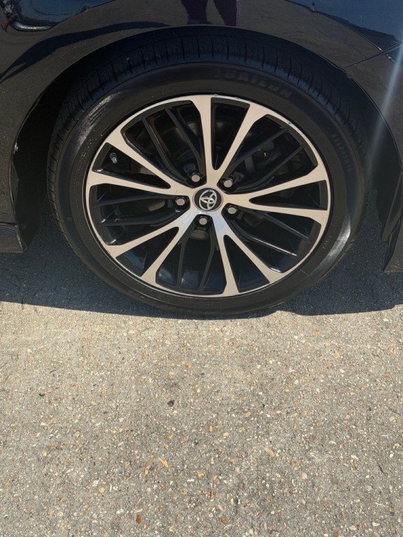 2019 Toyota Camry Image 9