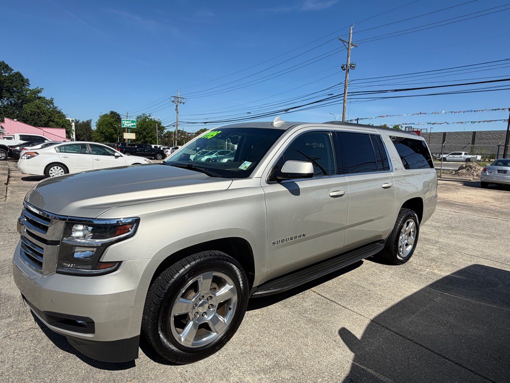 2017 Chevrolet Suburban Image 4