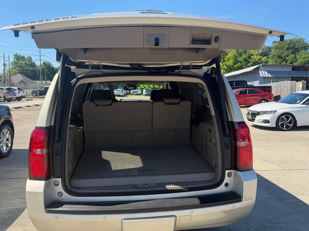2017 Chevrolet Suburban Image 6