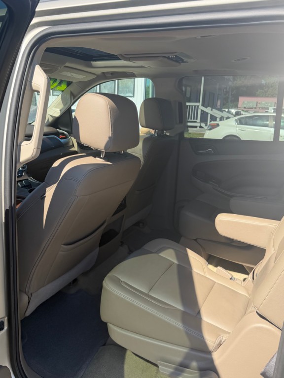 2017 Chevrolet Suburban Image 8