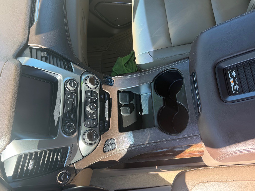 2017 Chevrolet Suburban Image 10