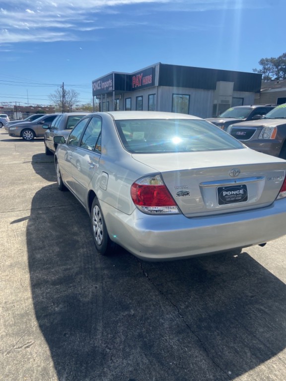 2005 Toyota Camry Image 2