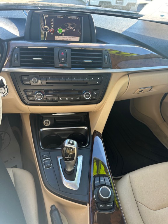 2014 BMW 3 Series Image 9