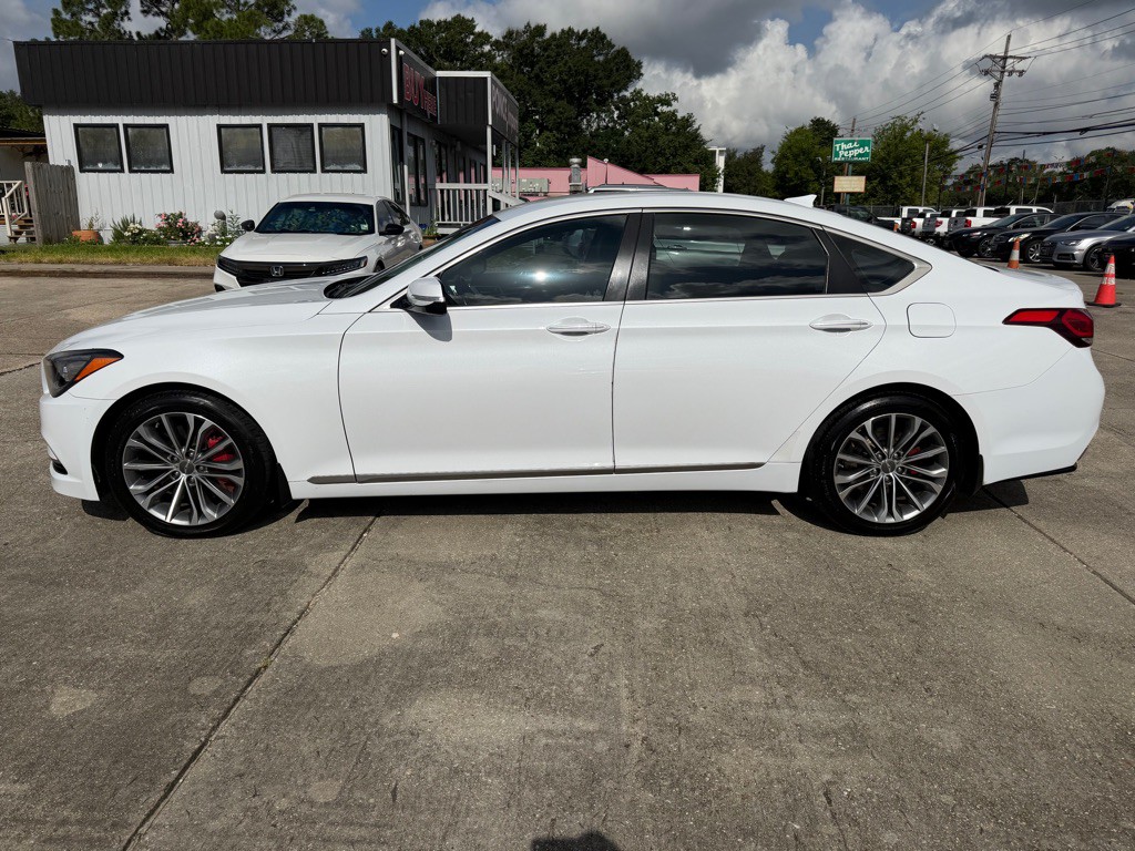 2016 Hyundai Genesis Image 3