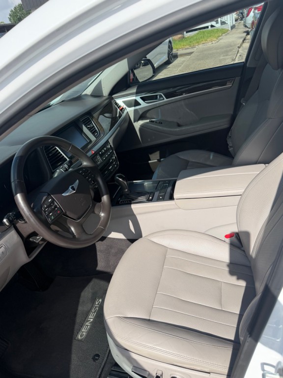 2016 Hyundai Genesis Image 6
