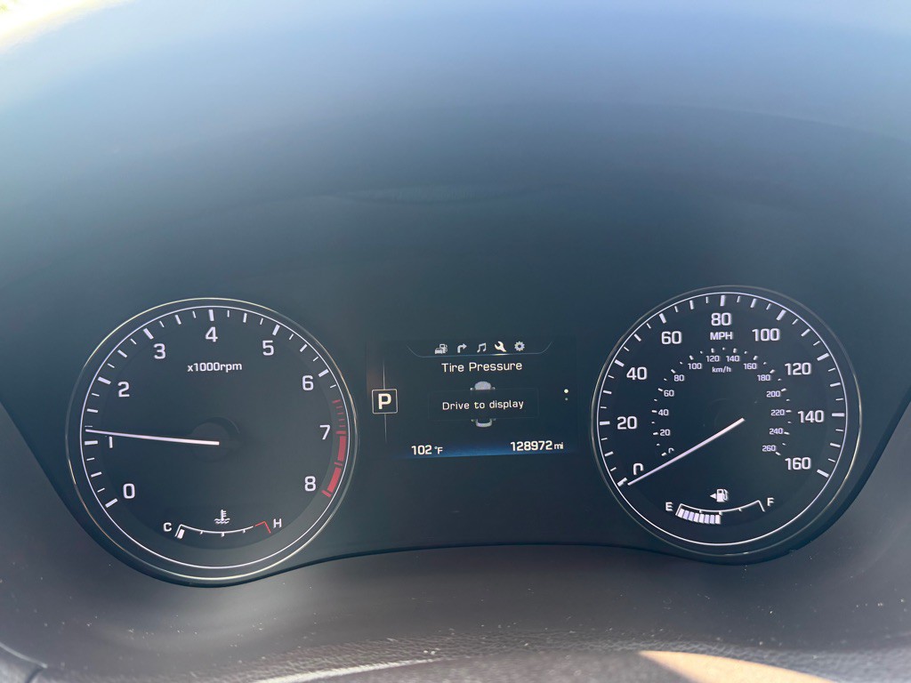 2016 Hyundai Genesis Image 8