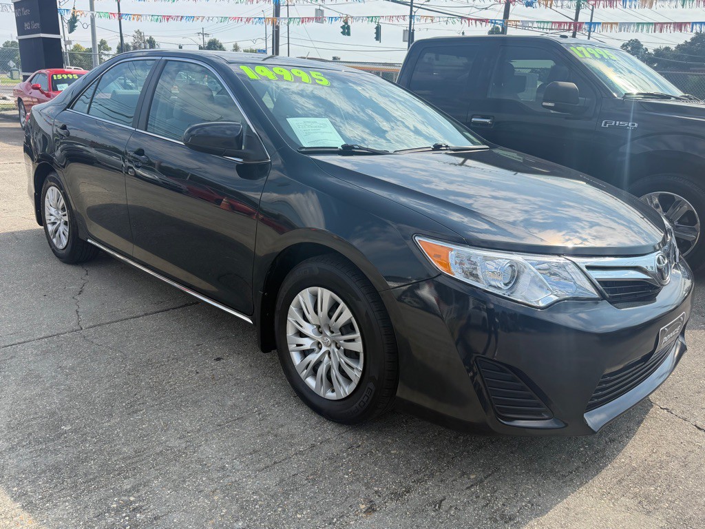 2014 Toyota Camry Image 2