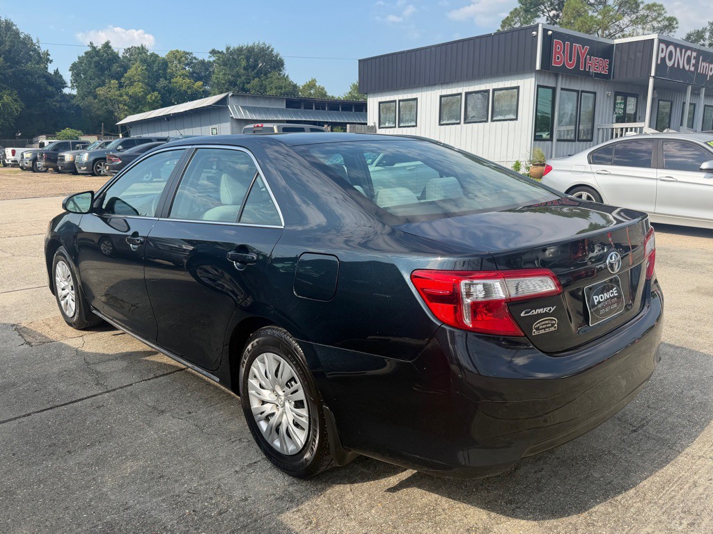 2014 Toyota Camry Image 4