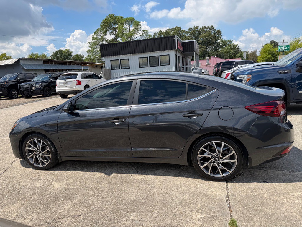2020 Hyundai Elantra Image 2