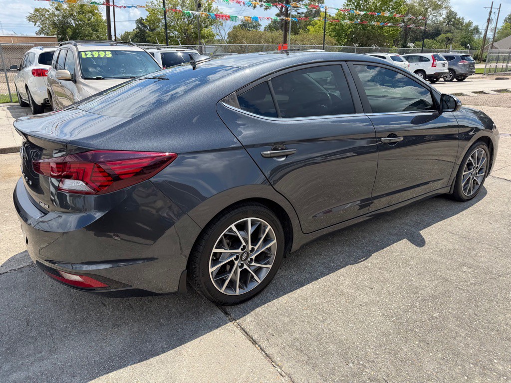 2020 Hyundai Elantra Image 3