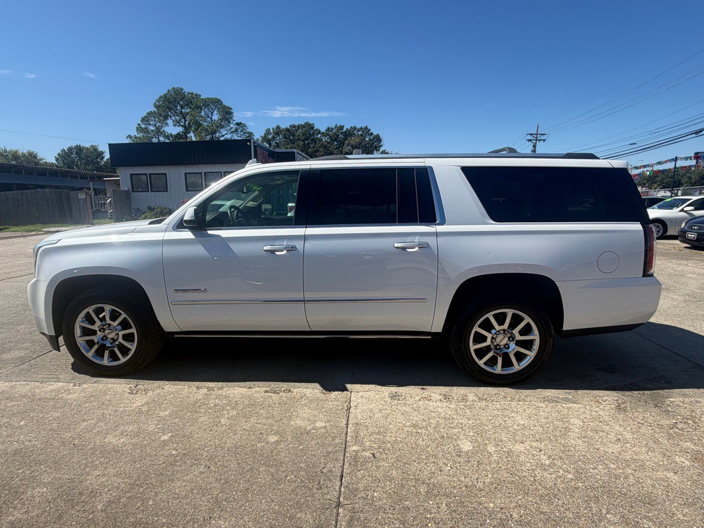 2017 GMC Yukon Image 3
