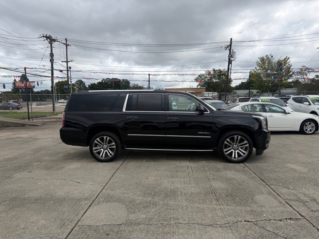 2018 GMC Yukon Image 2