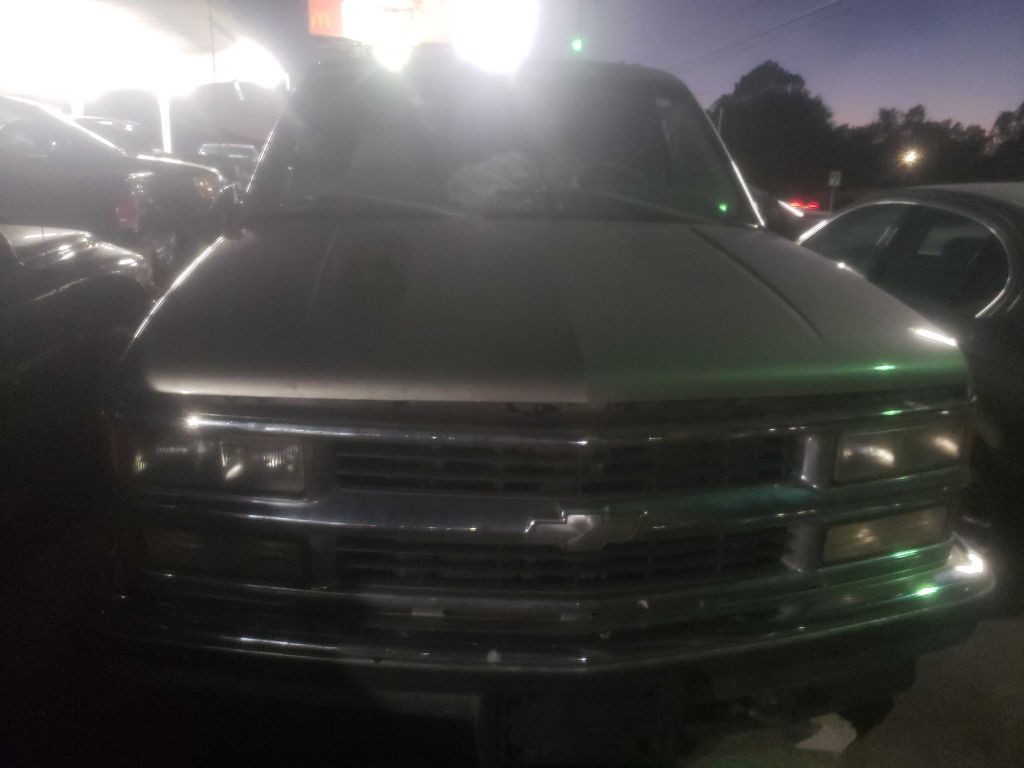 1996 Chevrolet Tahoe Image 2