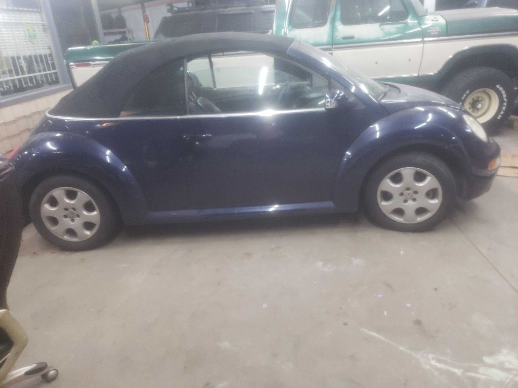2003 Volkswagen Beetle Image 1