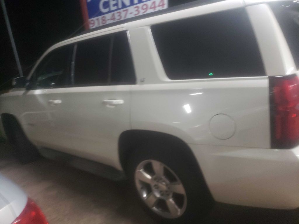 2015 Chevrolet Tahoe Image 2