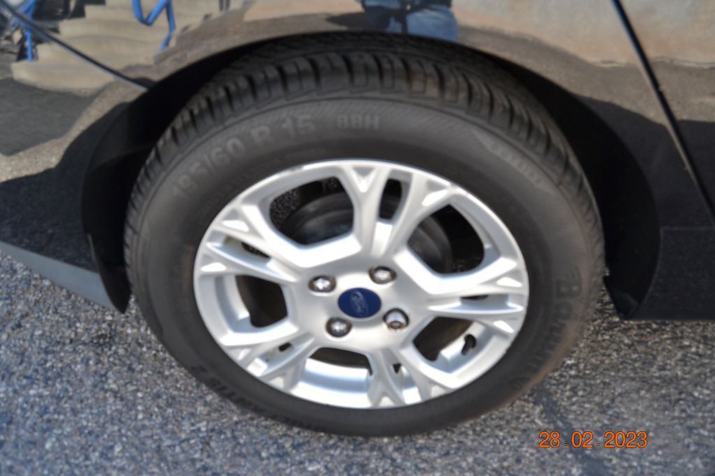 2015 Ford Fiesta Image 9