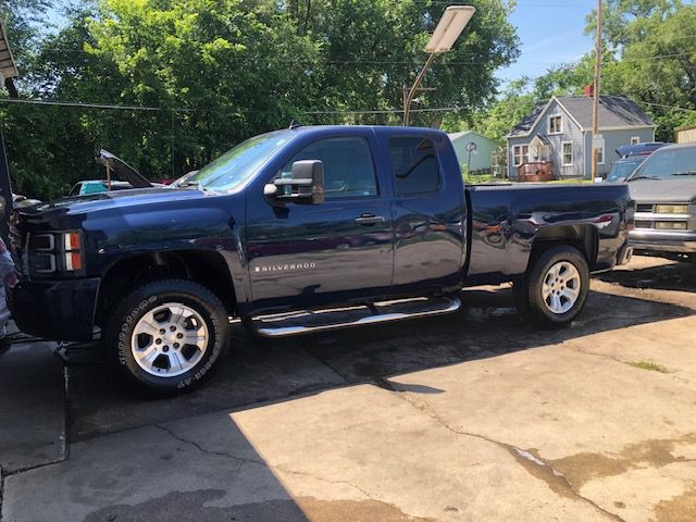 2009 Chevrolet Silverado 1500 Image 2