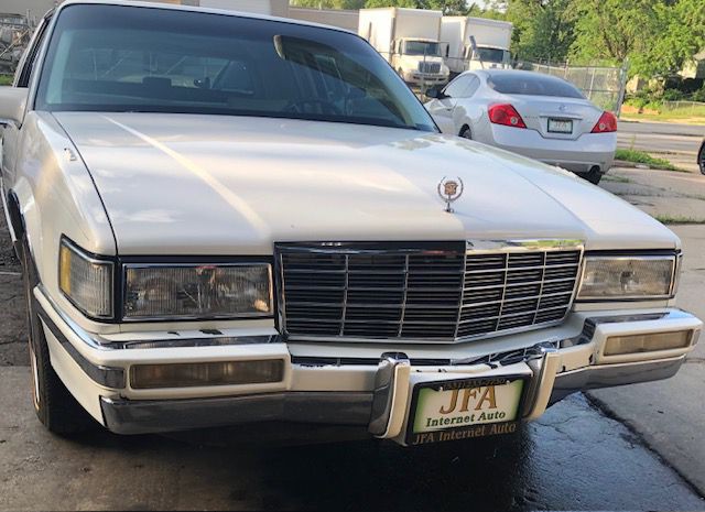 1992 Cadillac DeVille Image 2
