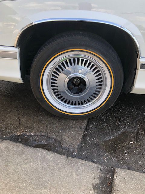 1992 Cadillac DeVille Image 12