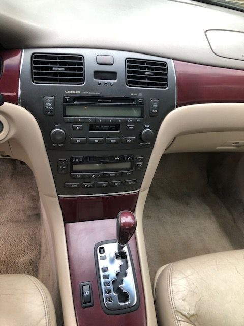 2004 Lexus ES Image 9