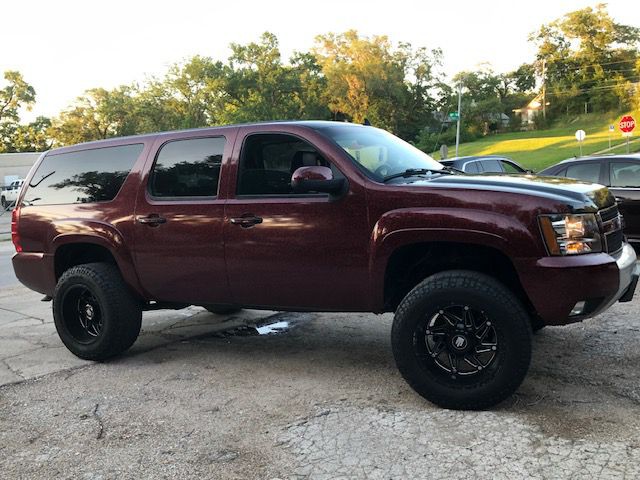 2007 Chevrolet Suburban Image 1