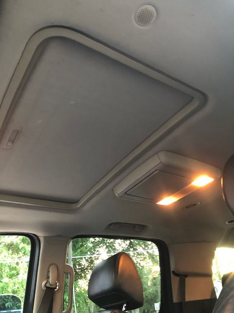 2007 Chevrolet Suburban Image 4