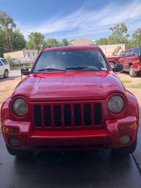 2004 Jeep Liberty Image 2
