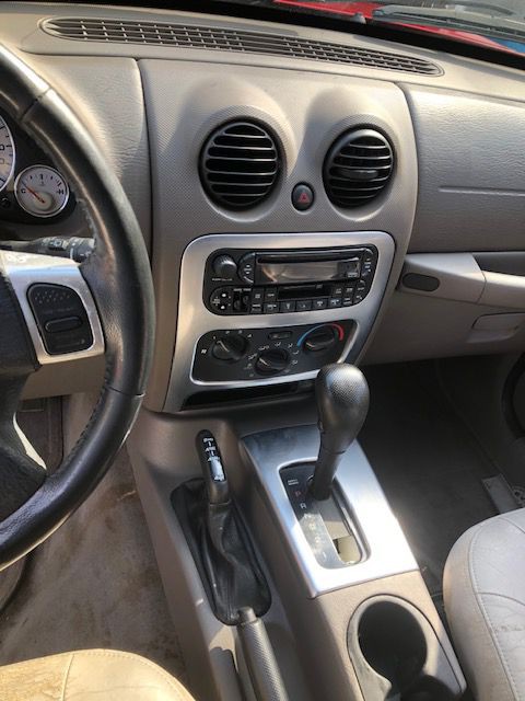 2004 Jeep Liberty Image 6
