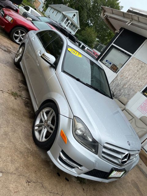 2012 Mercedes-Benz C-Class Image 3
