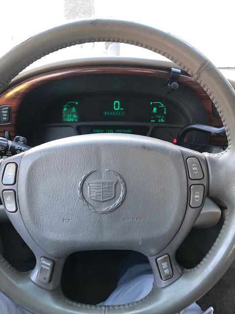 2003 Cadillac DeVille Image 11