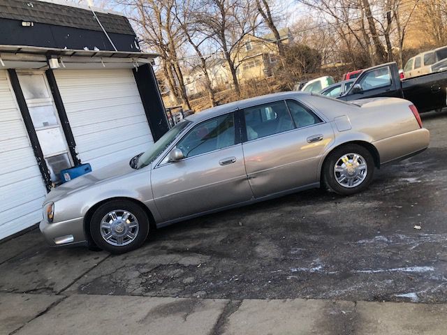 2003 Cadillac DeVille Image 2