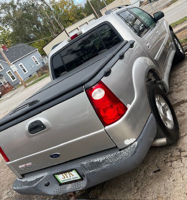 2002 Ford Explorer Image 4